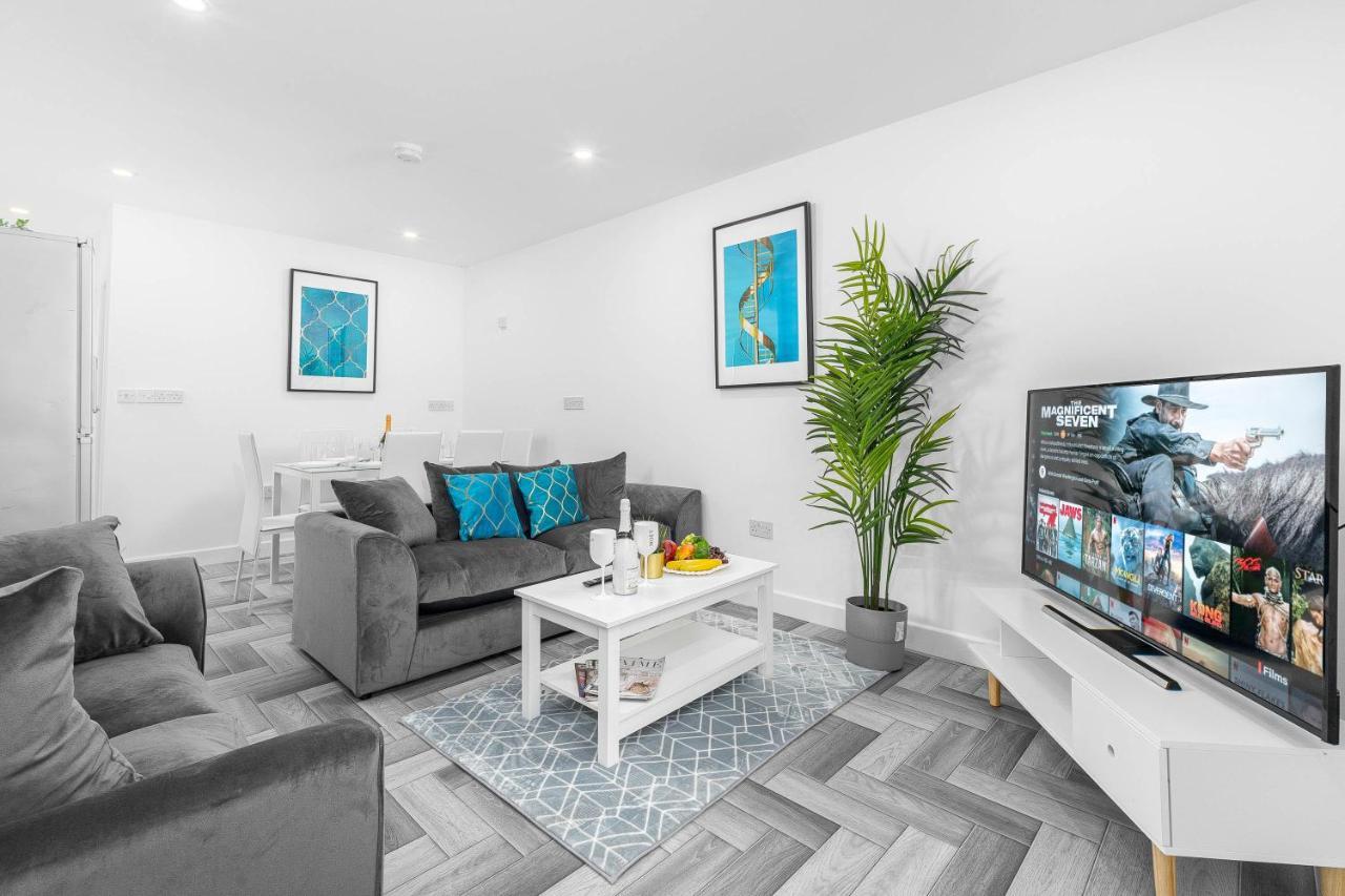 5 Bedroom House - 10 Guests - Multiple Off Street Parking - Garden - Smart Tv - Wifi - Contractors - Families - Groups 버밍엄 외부 사진