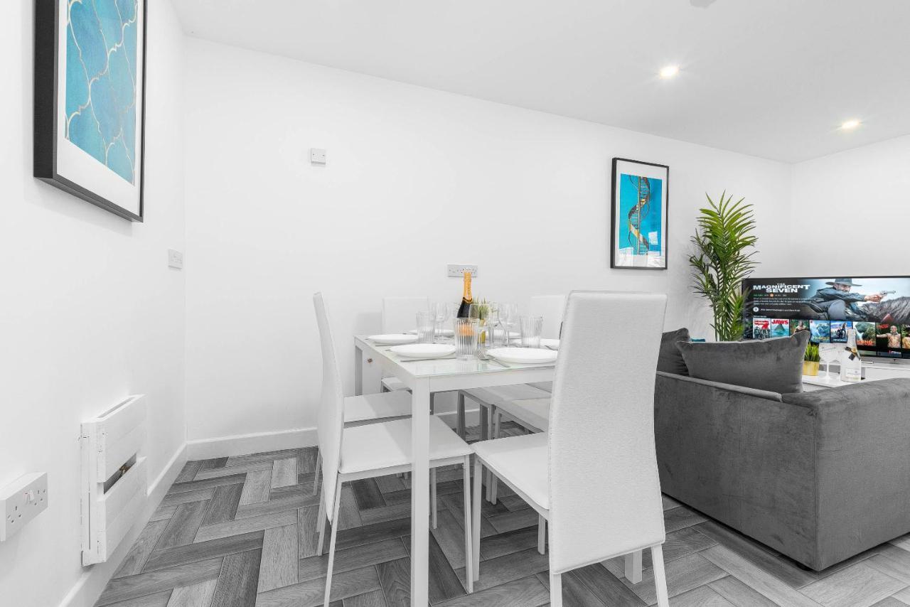 5 Bedroom House - 10 Guests - Multiple Off Street Parking - Garden - Smart Tv - Wifi - Contractors - Families - Groups 버밍엄 외부 사진