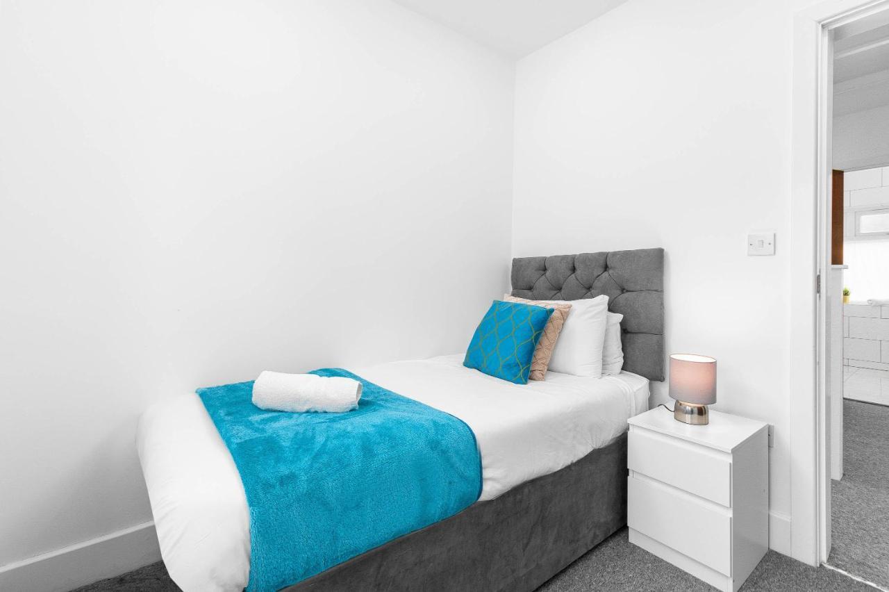 5 Bedroom House - 10 Guests - Multiple Off Street Parking - Garden - Smart Tv - Wifi - Contractors - Families - Groups 버밍엄 외부 사진